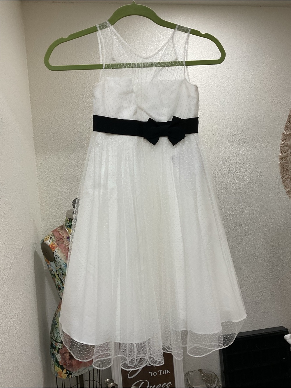 Watters & Watters Girls White Tulle Formal Dress with Black Sash Bow Size 5